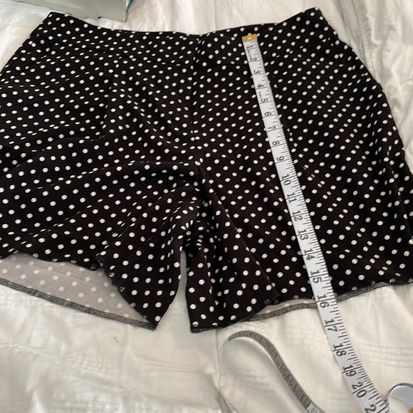 Ann Taylor polkadot shorts size 8 - Picture 6 of 6